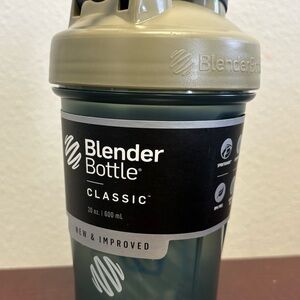 BlenderBottle Classic Shaker Cup